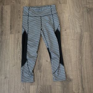 Athleta geometric black white capri running xs